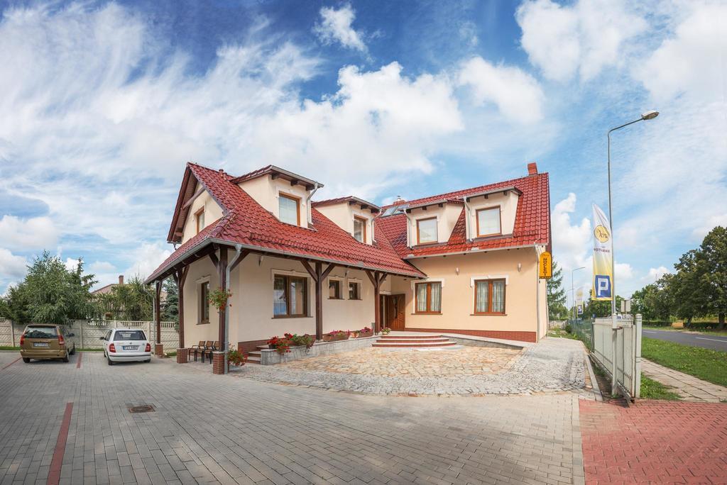 Vera Hotel Sulechów Kültér fotó